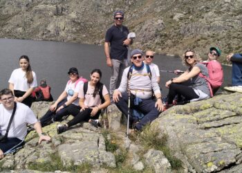 Vecinos de Coca de Alba disfrutan de una jornada de naturaleza, arte y convivencia en la sierra de Gredos y Piedrahíta (Ávila)