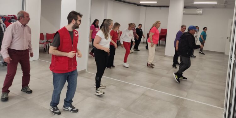 Cruz Roja celebra en Peñaranda el Día Mundial de la Salud con una master class de baile dirigida por Eduardo Pérez del Río