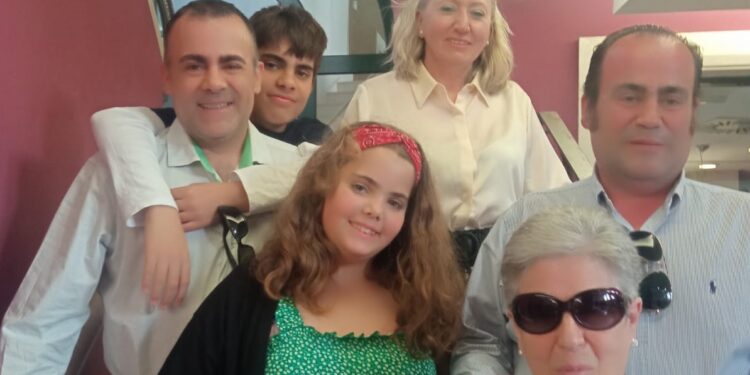 Eduardo Vega celebra su 51 cumpleaños en Peñaranda reuniendo a su familia en una comida en el restaurante Las Cabañas