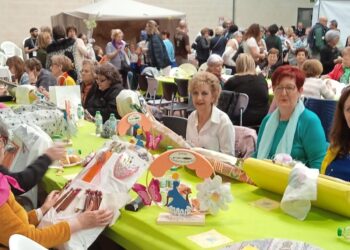 Un grupo de encajeras de Peñaranda participa en el Encuentro de Bolillos «Virgen de la Armedilla» en Cogeces del Monte