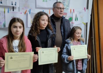La cofradía de la Esperanza entrega en Peñaranda los premios del III concurso de dibujo infantil «Agustín Martínez Soler»