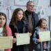 La cofradía de la Esperanza entrega en Peñaranda los premios del III concurso de dibujo infantil «Agustín Martínez Soler»
