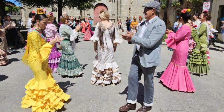 Peñaranda celebra la XIII edición de su Feria Rociera con misa, bailes por sevillanas y una comida en el restaurante Las Cabañas