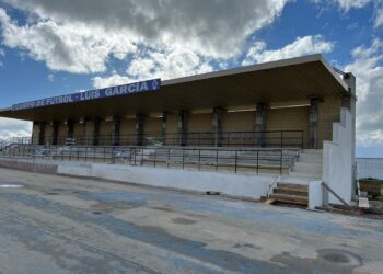 El PP pide explicaciones por la «mala gestión del dinero público» en unas gradas del polideportivo que siguen sin ser funcionales