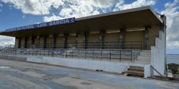 El PP pide explicaciones por la «mala gestión del dinero público» en unas gradas del polideportivo que siguen sin ser funcionales