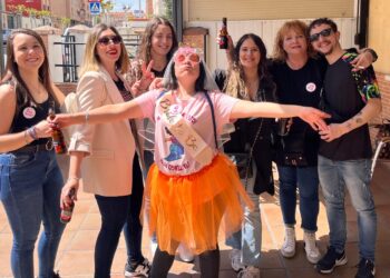 Lucía celebra su despedida de soltera en Peñaranda rodeada de sus amigos y en plena cuenta atrás para su boda con Javi