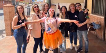 Lucía celebra su despedida de soltera en Peñaranda rodeada de sus amigos y en plena cuenta atrás para su boda con Javi