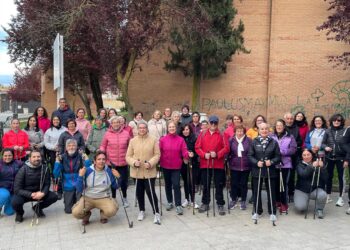 La marcha nórdica llega a Peñaranda con un interesante taller de iniciación que congregó a 40 participantes de distintas edades