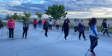 La marcha nórdica llega a Peñaranda con un interesante taller de iniciación que congregó a 40 participantes de distintas edades