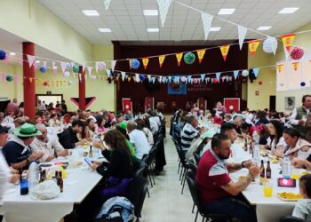 Palaciosrubios disfruta de la I edición de la Feria de Abril con paseo a caballo, comida, bailes por sevillanas y música en directo