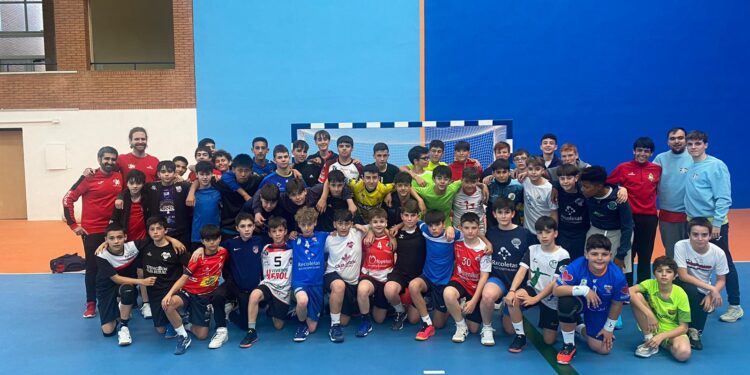 La Federación de Castilla y León de Balonmano forma en Peñaranda a los jugadores del futuro en su proyecto Horizonte