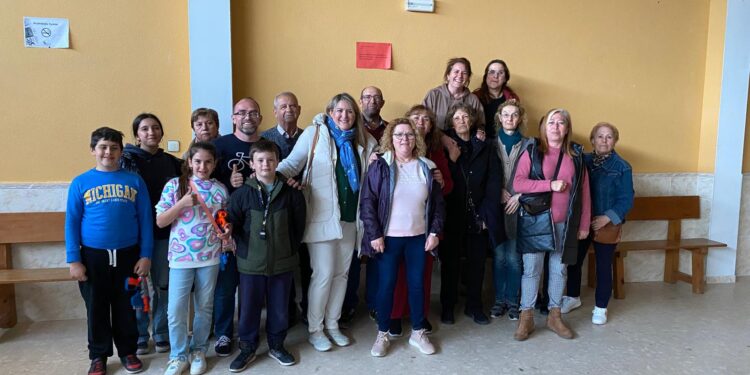 Optimismo saludable para los vecinos de Poveda de las Cintas a través de una charla del programa «Provincia Universitaria»