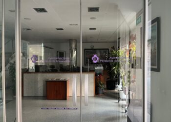 El PP de Peñaranda pide la instalación de puertas autómaticas en el Ayuntamiento para mejorar la accesibilidad al edificio