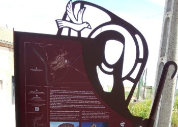 Los pueblos de la ruta teresiana «De la Cuna al Sepulcro» estrenan señalética con la silueta de la santa andariega, fotos y reseñas