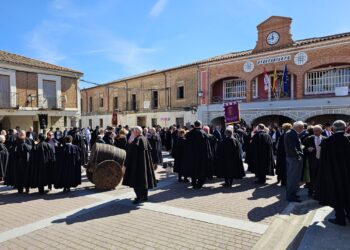 Capistas, aguardiente y cuquillos llenan la plaza Mayor de Santiago de la Puebla en la XIX edición del Encuentro Regional