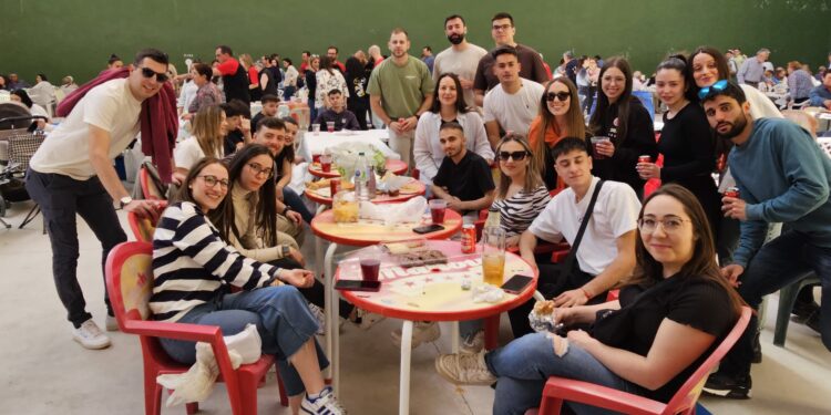 Santiago de la Puebla inicia sus fiestas de San Jorge con una gran degustación de patatas machaconas para 450 comensales