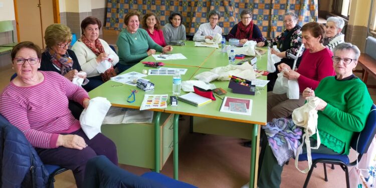Santiago de la Puebla retoma con éxito el taller de bordado y labores tradicionales subvencionado por el Ayuntamiento