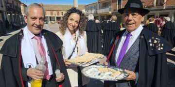 Capistas, aguardiente y cuquillos llenan la plaza Mayor de Santiago de la Puebla en la XIX edición del Encuentro Regional