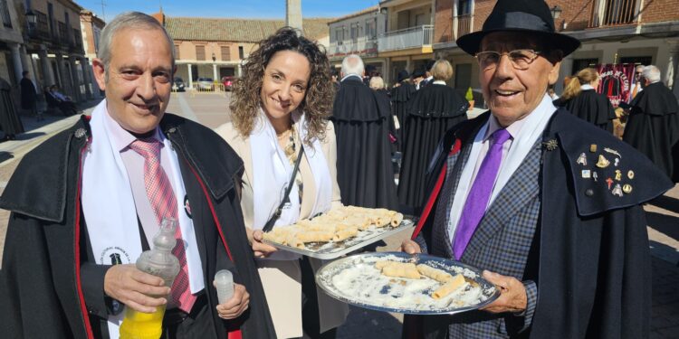 Capistas, aguardiente y cuquillos llenan la plaza Mayor de Santiago de la Puebla en la XIX edición del Encuentro Regional