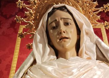 La nueva junta de la cofradía peñarandina de Nuestra Señora de la Soledad lleva a cabo cambios y mejoras en la propia imagen