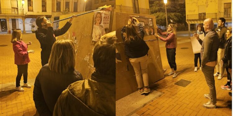 Pegada de carteles para las Europeas en Peñaranda: el PSOE con escoba y cubo de pegamento en mano y el PP con grapadora