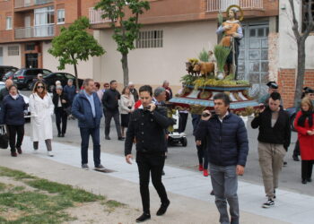 Peñaranda festeja a San Isidro con misa en la iglesia parroquial, procesión, bendición de campos y un convite al aire libre