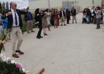 Aldeaseca de la Frontera honra a San Isidro Labrador con actos religiosos y con las jotas típicas tras la bendición de los campos