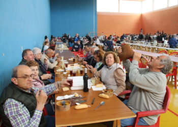 600 raciones de patatas meneás en el pabellón de Cantalpino en la primera fiesta local del año dedicada al patrón del campo