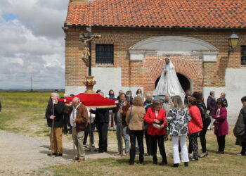 Pentecostés viste de fiesta Ventosa del Río Almar con la misa y la procesión del Cristo de la Calzada y la Virgen de la Soledad