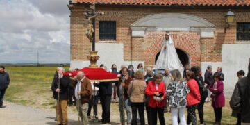 Pentecostés viste de fiesta Ventosa del Río Almar con la misa y la procesión del Cristo de la Calzada y la Virgen de la Soledad