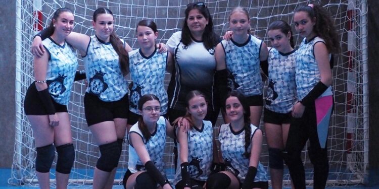 Gran papel del equipo infantil femenino de voleibol de Peñaranda tras llegar a la fase autonómica de los Juegos Escolares