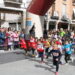 Fiesta del deporte intergeneracional en Peñaranda con chiquitines, prebenjamines, benjamines y alevines corriendo en sus calles