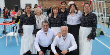 Villar de Gallimazo disfruta de su Feria de Abril con romería en Riolobos, comida, baile por sevillanas y actuación de flamenco