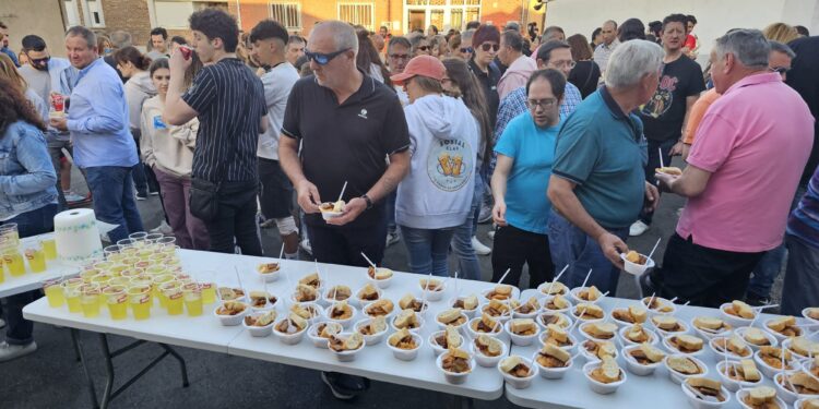 El Campo de Peñaranda vive su arranque festivo con el recorrido de peñas y el concurso de pinchos con la charanga Dale Kaña 2.0