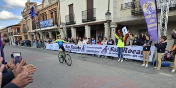 Macotera vibra con el merecido triunfo del ciclista local Álvaro Bueno Salan en la Copa Escuelas de Castilla y León