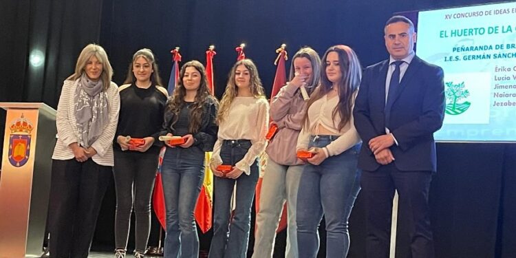 El IES Germán Sánchez Ruipérez de Peñaranda logra el III premio en el XV concurso escolar «Motivar para emprender» de la Salina
