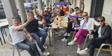Gran celebración en familia del ascenso del equipo Alevín A del Club Deportivo Peñaranda de fútbol a Primera Provincial