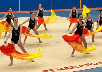 Brillante exhibición de la Escuela de Gimnasia Rítmica en el pabellón cubierto de Peñaranda para despedir el curso