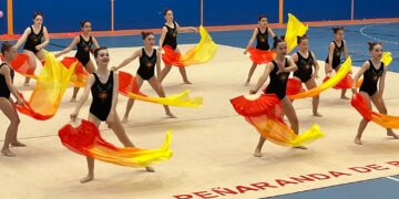 Brillante exhibición de la Escuela de Gimnasia Rítmica en el pabellón cubierto de Peñaranda para despedir el curso