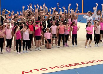 Brillante exhibición de la Escuela de Gimnasia Rítmica en el pabellón cubierto de Peñaranda para despedir el curso