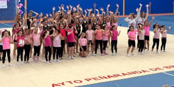 Brillante exhibición de la Escuela de Gimnasia Rítmica en el pabellón cubierto de Peñaranda para despedir el curso