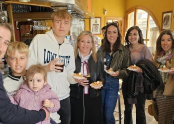La XIV Feria del Pincho llena de ambiente las calles de Macotera con las propuestas de seis establecimientos hosteleros de la villa