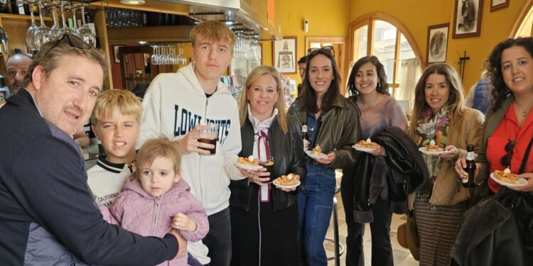 La XIV Feria del Pincho llena de ambiente las calles de Macotera con las propuestas de seis establecimientos hosteleros de la villa