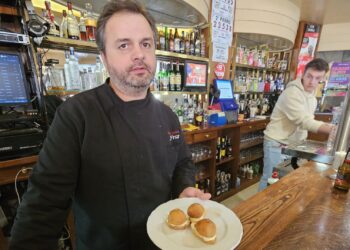 La XIV Feria del Pincho llena de ambiente las calles de Macotera con las propuestas de seis establecimientos hosteleros de la villa