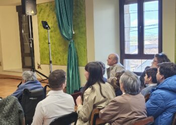 Tarde de magia y humor con Toni Rivero en las fiestas de Villar de Gallimazo con una gran respuesta de público de todas las edades