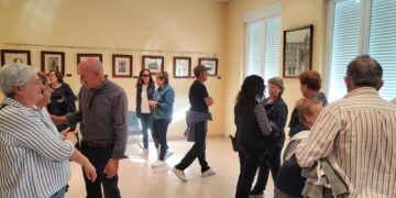 El santiagués Mateo Arias comparte sus «Pequeños trazos» en una interesante exposición que puede verse en Crespos (Ávila)