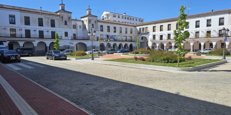 Tres años de espera para las placas informativas de la plaza Nueva en Peñaranda: ahora se buscan fotografías antiguas