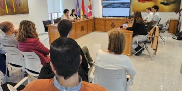 Peñaranda elige a los miembros de las mesas electorales para los comicios europeos que se celebrarán el próximo 9 de junio