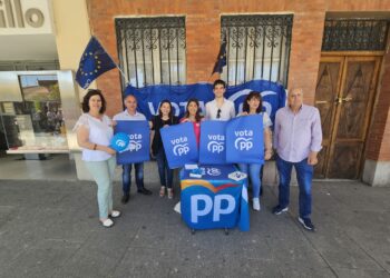Visita de la procuradora Rosa Esteban (PP) a Peñaranda: «No podemos permitir que el PSOE vuelva a ganar otras elecciones con más mentiras, el único partido que dice la verdad es el PP»