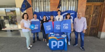 Visita de la procuradora Rosa Esteban (PP) a Peñaranda: «No podemos permitir que el PSOE vuelva a ganar otras elecciones con más mentiras, el único partido que dice la verdad es el PP»